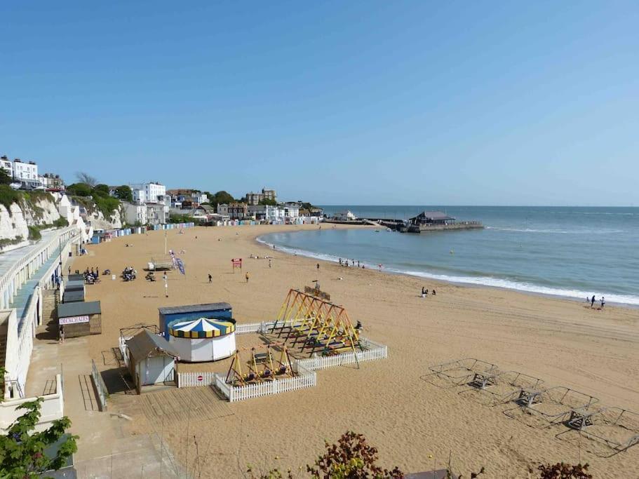 브로드스테어즈 Amazing Sea Views And Much More…. 아파트 외부 사진